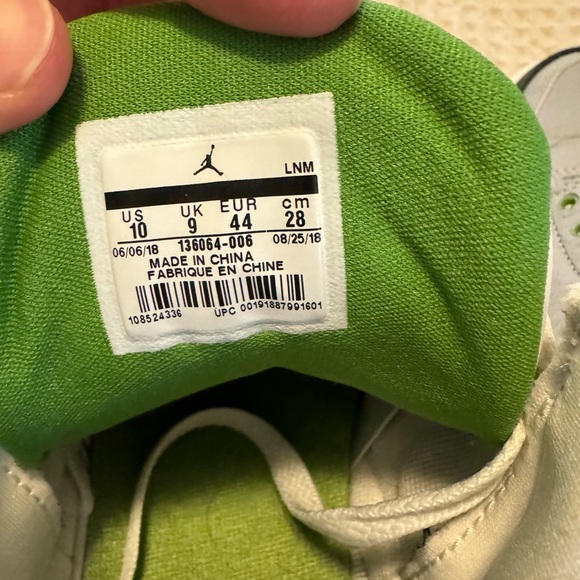 Jordan 3 Retro Chlorophyll size 10 - Picture 3 of 5